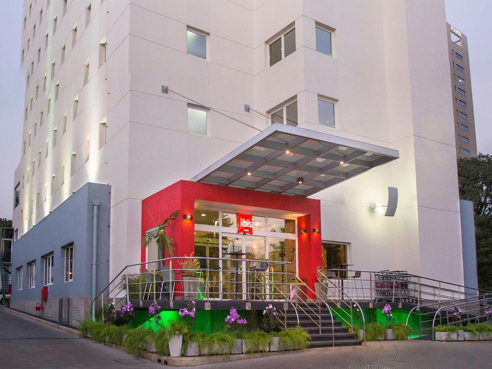 Ibis Asuncion Hotel Exterior photo