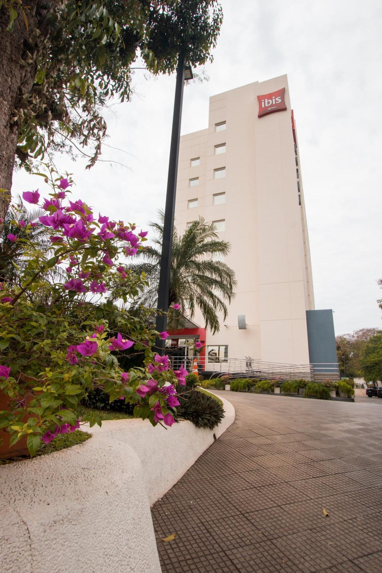 Ibis Asuncion Hotel Exterior photo